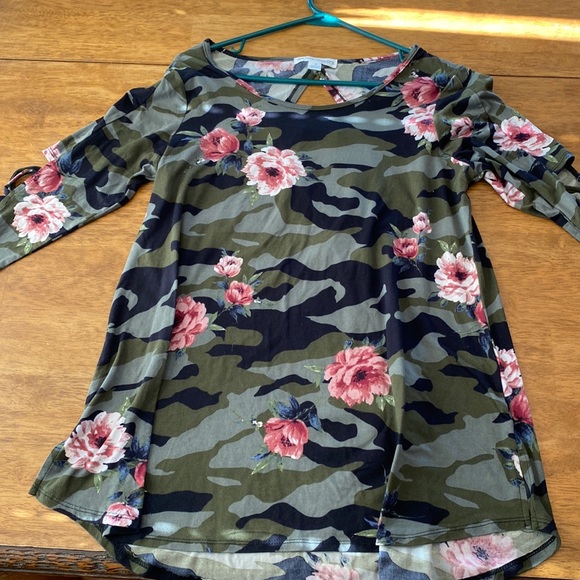 Camouflage floral top - Picture 1 of 4